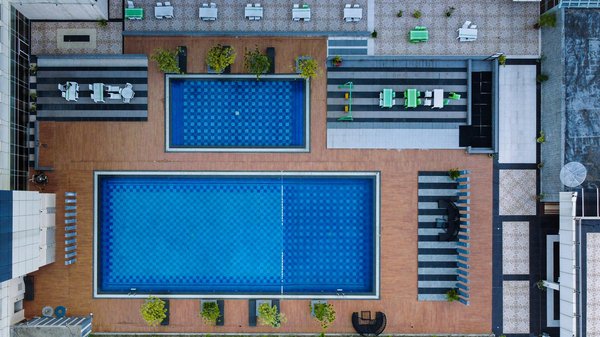 Guide Pratique pour Acquérir une Maison en Ville : Essentiels et Astuces Indispensables