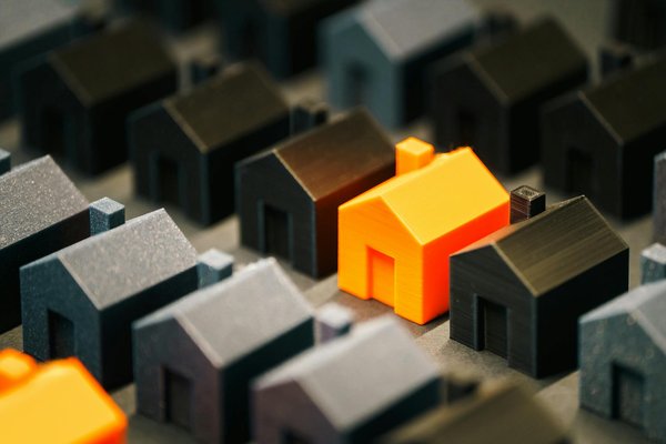 Équilibre Parfait entre Modernité et Tradition : Guide Pratique pour Sélectionner Votre Maison de Ville Idéale et ses Critères Indispensables