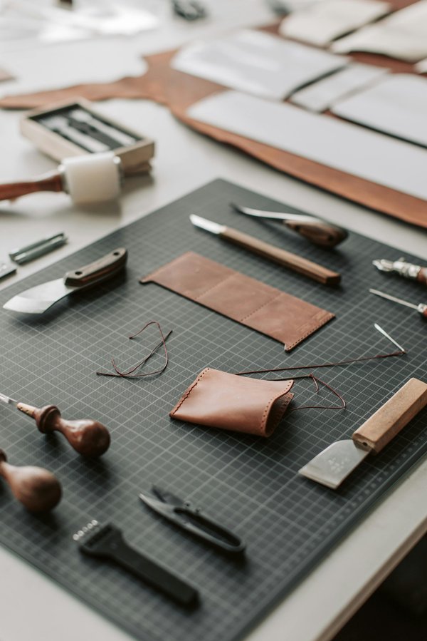 Guide complet des outils cuir pour tous vos projets